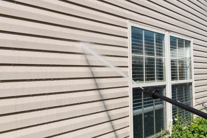 Improve Your Home's Curb Appeal With Professional Window Washing